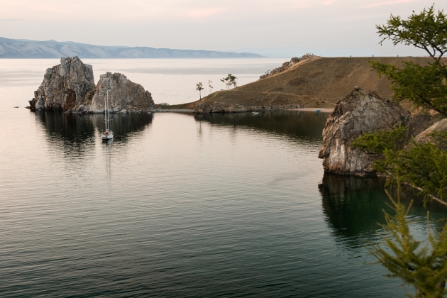 Ольхон фото: остров, озеро, мыс Бурхан, скала Шаманка