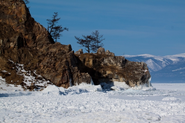 Озеро Байкал зимой Фото
